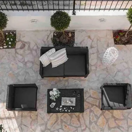 E & G- Figareto 4 アパート *